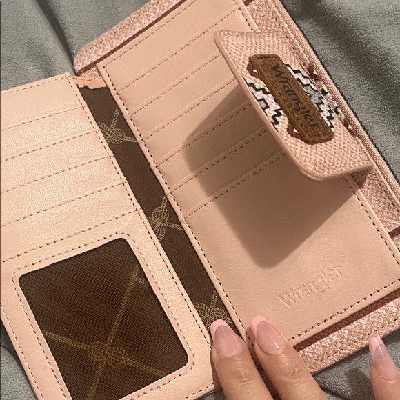 Wrangler Blush Wallet with Patterned Strap - Picture 3 of 6